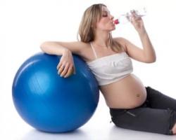 Фитбол для беременных: безопасная физкультура для будущих мам